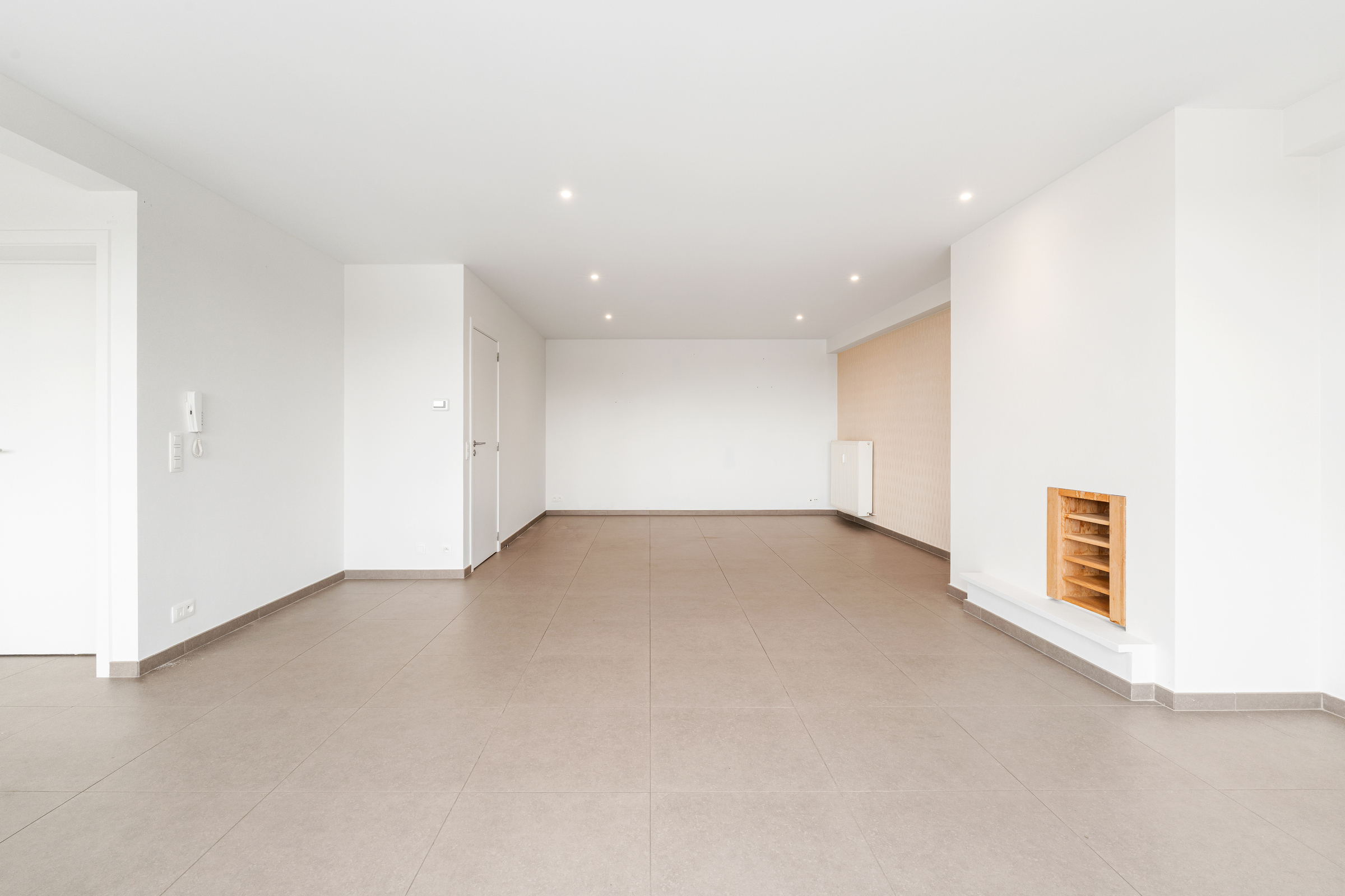 Ruim lichtrijk 2-slaapkamer appartement centrum Eeklo! - foto 4