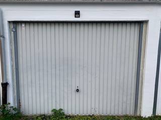 Afgesloten garagebox in een garagecomplex van 5 gebouwen.<br />Deze garagebox is momenteel verhuurd.