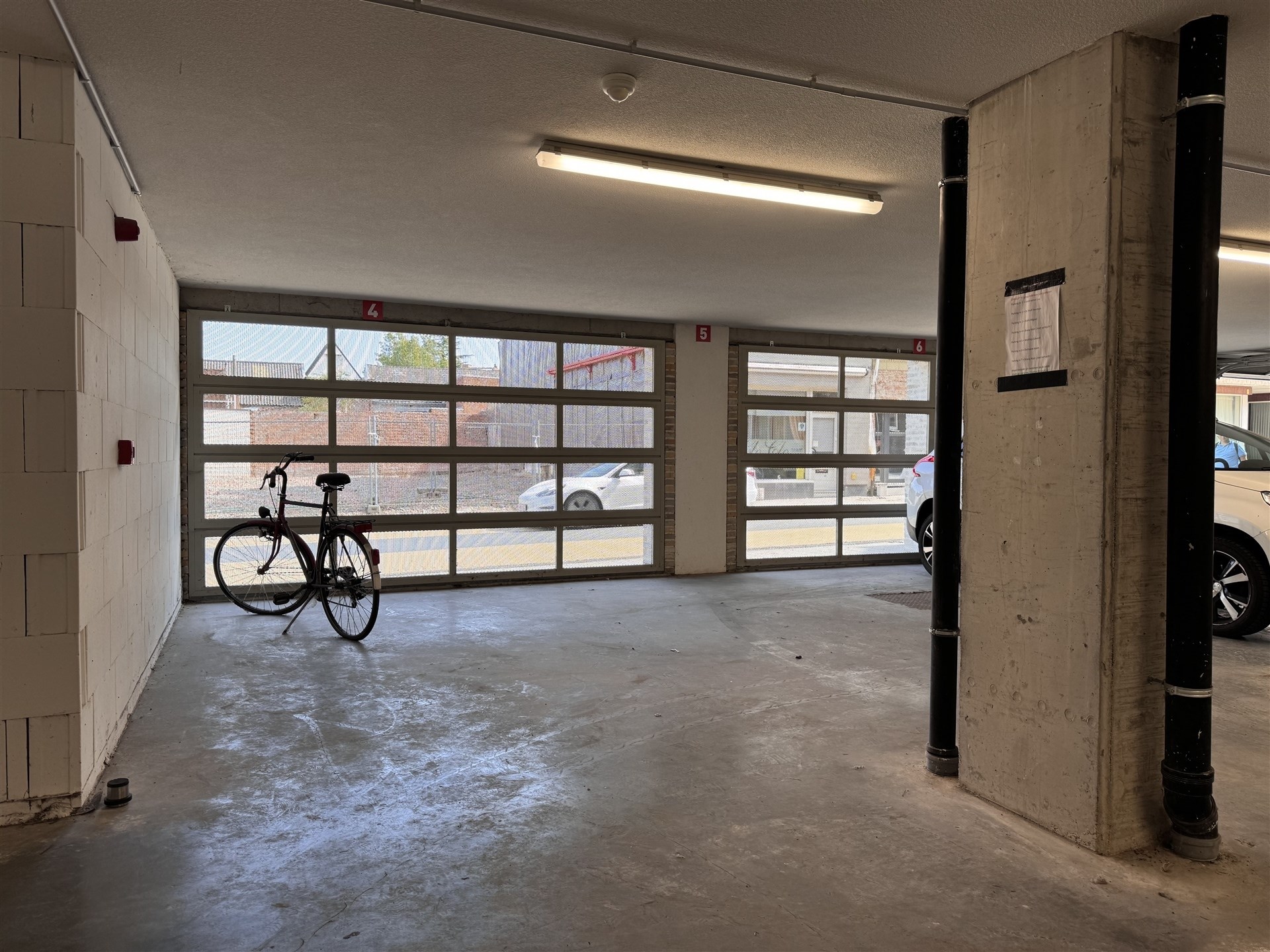 Overdekte staanplaats op gunstige ligging - foto 1