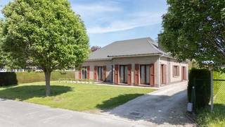 Mooie, goed onderhouden, ruime én instapklare woning in een rustige woonwijk, op wandelafstand van het centrum van De Pinte, met een zeer...