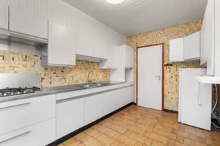 Te koop in Meise: gelijkvloerse woning in het centrum van Meise, op korte afstand van scholen, winkels, park en openbaar vervoer.Deze bungalow is...