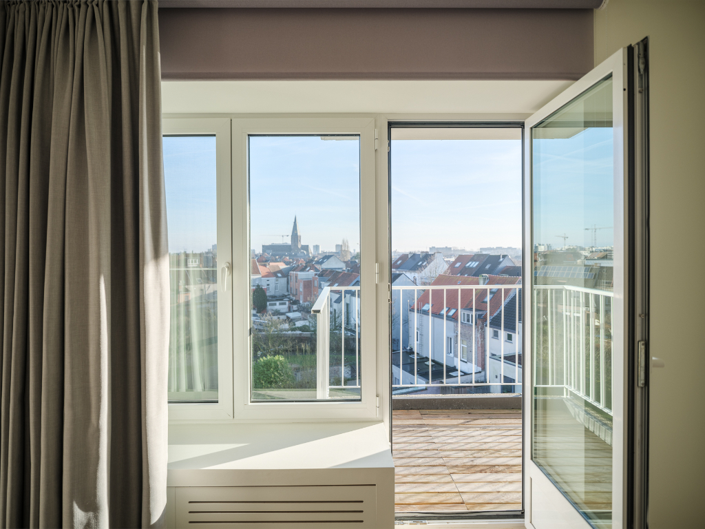 Ruim en lichtrijk 3 slpk appartement met terras nabij het station Gent-Sint-Pieters - foto 3