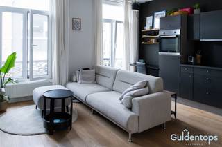 <div><div><div><div><div><div><div><span>1-slaapkamerappartement op absolute topligging aan de Italiëlei, vlakbij de studentenbuurt, het centrum van Antwerpen en Park Spoor Noord. Dankzij de centrale ligging bevinden winkels, horeca en openbaar vervoer zich op wandel- en fietsafstand, wat zorgt voor een bijzonder vlotte bereikbaarheid. Het appartement is gelegen op de tweede verdieping van een klein, recent en volledig gerenoveerd gebouw met een energiezuinige en hedendaagse afwerking. Er werd bewust gekozen voor kwaliteitsvolle materialen, wat resulteert in een aangenaam en comfortabel woongevoel. Bij het binnenkomen valt onmiddellijk de lichtrijke leefruimte op met de volledig geïnstalleerde open keuken en vervolgens vinden we een aparte slaapkamer, een moderne douchekamer en een afzonderlijk toilet terug. De doordachte indeling zorgt voor optimaal ruimtegebruik en wooncomfort. Een grote troef is de private ondergrondse fietsenstalling met bijhorende berging, inbegrepen in de verkoop. Het knappe appartement is ideaal geschikt voor eigen bewoning, investering of pied-à-terre dankzij de topligging en de sterke verhuurbaarheid (momenteel verhuurd aan stabiele huurder) in de nabijheid van universiteiten en het centrum van Antwerpen. Een extra troef zijn de zeer lage maandelijkse kosten Contacteer ons nu voor één van onze eerste bezoekmomenten.</span></div></div></div></div></div></div></div><div> </div><div><div><div><div> </div></div></div></div><p><br /> </p>