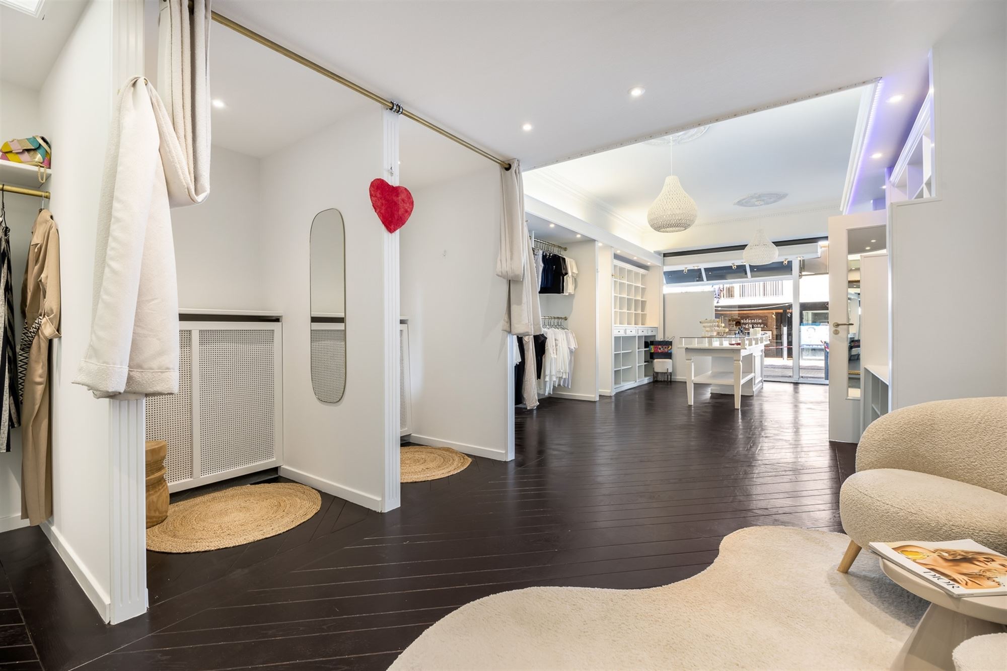 VOLLEDIG UITGERUST EN GOED ONDERHOUDEN HANDELSPAND OP TOP LOCATIE TE BERINGEN CENTRUM - foto 5