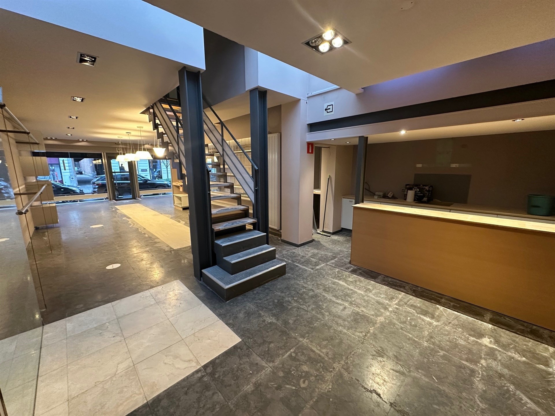 Handelsgelijkvloers 110m² in het hart van Mechelen. - foto 4