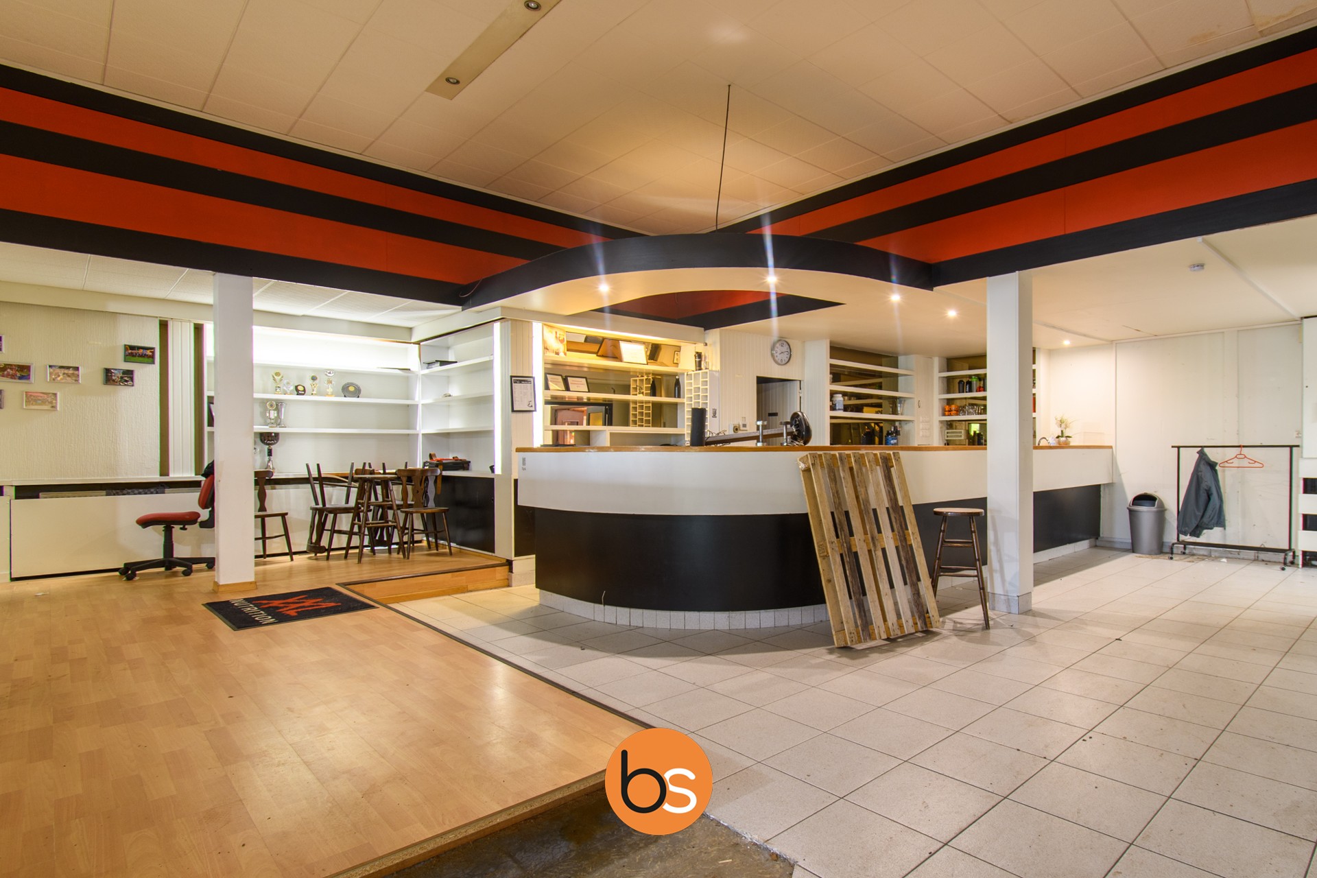 Te renoveren handelspand op topligging nabij Station en Centrum - Stationsstraat 24, Izegem - foto 1