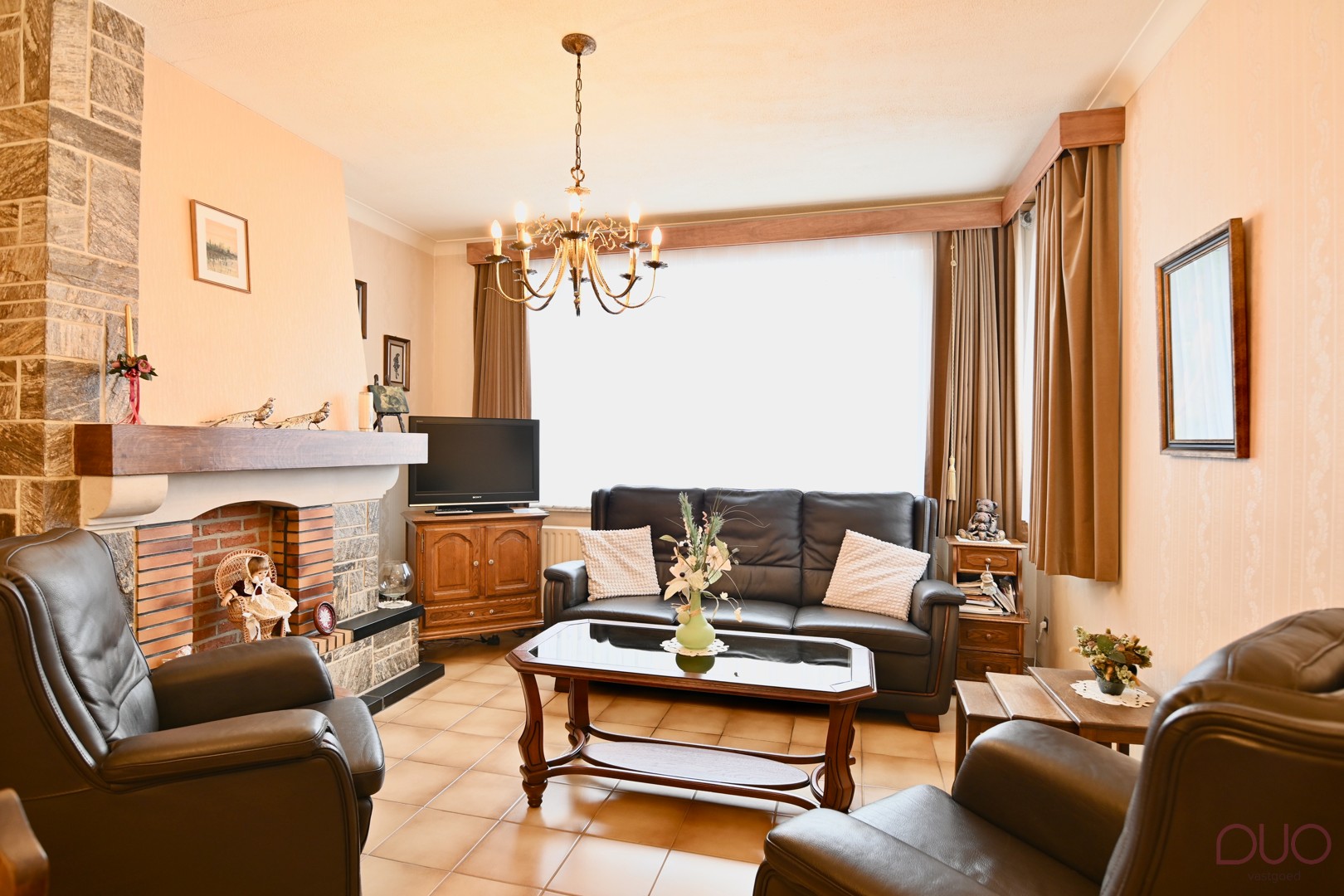 Charmante halfopen gezinswoning nabij het centrum van Sint-Truiden met 2 garages - foto 4