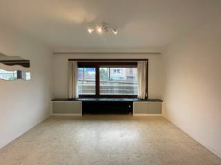 ✨<strong> Instapklare, gerieflijke woning met topcomfort (EPC Label B) in Overleiestraat 8 te Harelbeke</strong><br /><br /><strong><u>Troeven &amp; Indeling:</u></strong><br />🛋️ Licht &amp; Gezelligheid: Royale, uitnodigende leefruimte met een kwalitatieve en stijlvolle afwerking.<br />🍳 Koken &amp; Buitenleven: Ingerichte keuken met direct zicht op de gezellige, onderhoudsvriendelijke tuin.<br />🛏️ Ruimte voor iedereen: Maar liefst 4 volwaardige, ruime slaapkamers voor het hele gezin.<br />🎨 Extra kamer: Veelzijdige hobbyruimte — ideaal als thuiskantoor, speelkamer of creatieve studio.<br />🚗 Praktisch: Grote inpandige garage met heel wat extra opbergruimte.<br />🌡️ Comfort: Uitgerust met efficiënte centrale verwarming.<br />🍳 Gerenoveerd naar recente normen in 2026<br />* Overal rolluiken *<br /><br /><strong><u> Praktisch &amp; Financieel:</u></strong><br />💶 Huurprijs: € 1.500 / maand<br />🔒 Huurwaarborg: € 4.500 (geblokkeerd op rekening op naam van de huurder)<br />📅 Beschikbaar: Vanaf 1 november 2026<br />🐾 Huisdieren: Niet toegelaten<br />📜 Wettelijke &amp; Energie-informatie:<br />🟢 EPC: 199 kWh/m² (Label B – energiezuinig wonen)<br />📑 Conformiteitsattest: Aanwezig (garantie op een kwalitatieve en veilige woning)<br />🛡️ P-score &amp; G-score: Classificatie A (geen risico op overstroming)<br />📞 Interesse of een bezoek inplannen?<br /><br />Neem contact op met Stefan of Guillaume via 056/70 52 62 (optie verhuur) voor meer informatie of om een bezichtiging vast te leggen!