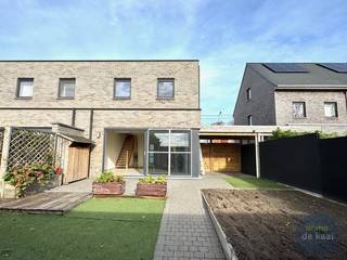 Gelegen net over de grens van Nieuwpoort - Oostduinkerke.Recente woning met tuin en de mogelijkheid voor het huren van een achterliggende...