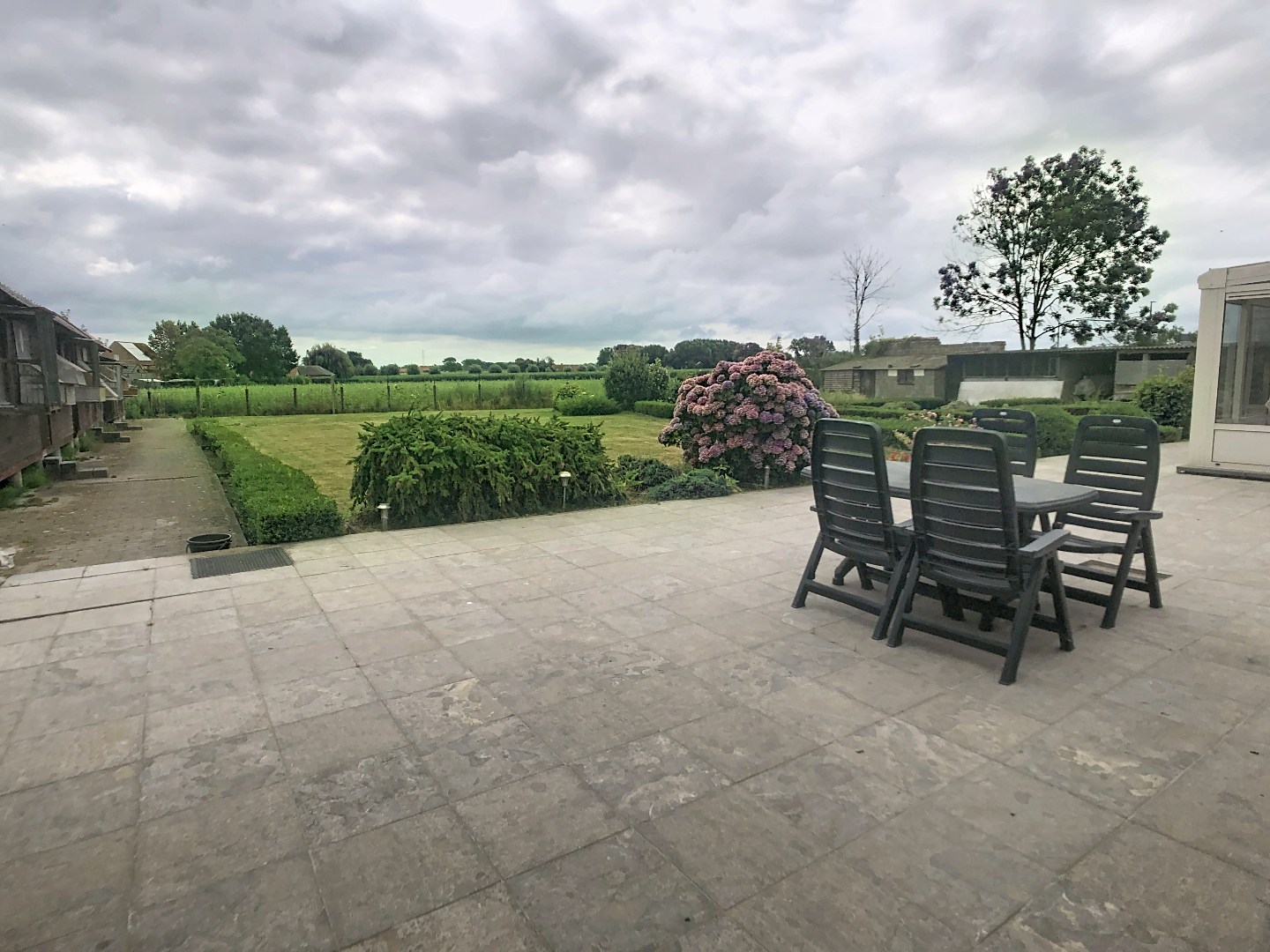 Alleenstaande woning met 3 slaapkamers,  inpandige garage, op 1744m² en zicht op de velden - foto 4