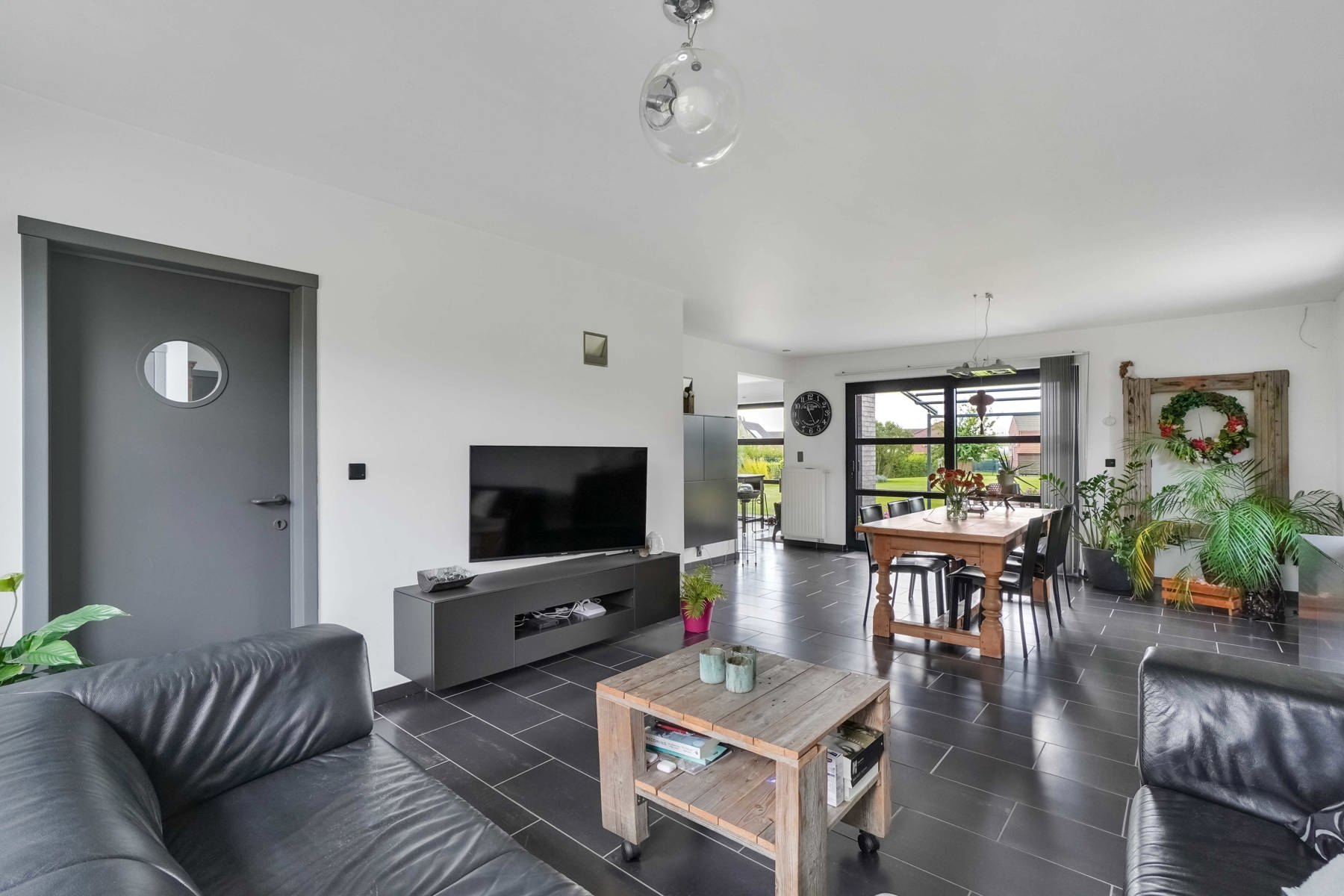 Instapklare woning op royaal perceel in rustige omgeving - foto 4