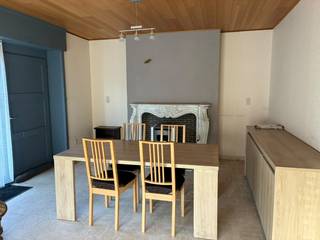 De woning bestaat uit gelijkvloers: leefruimte - ruime keuken - toilet - ruime veranda <br /><br />Verdieping: 2 slaapkamers - badkamer <br />Deze woning beschikt over een ruime veranda en een carport.