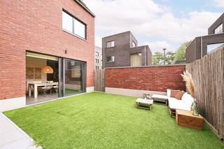 In de gegeerde Regattawijk op Linkeroever bevindt zich deze volledig gemeubelde BEN-woning van ca. 160 m². De woning werd gebouwd in 2017...