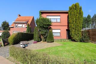 Bâtiment ouvert sur un terrain exceptionnel de 8.099 m² Vous êtes à la recherche d'une construction ouverte sur un grand terrain de 8.099 m². Vous...