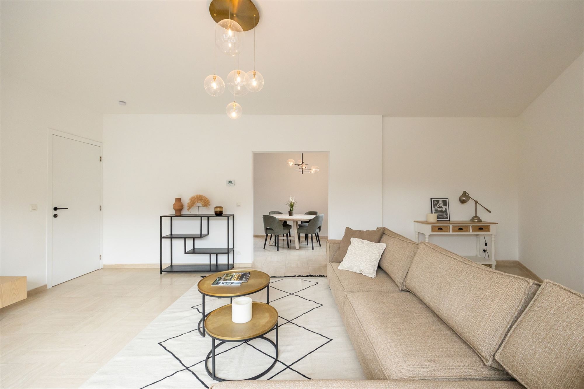 Gezinswoning woning met drie slaapkamers en tuin - foto 1