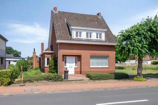 Bekijk ook zeker de 3D virtuele tour en krijg zo nog beter een beeld van wat deze woning u te bieden heeft.Deze woning, gelegen op een perfecte...