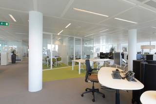 State of the art bedrijvenpark op een buitengewone locatie met prachtig uitzicht, waarbij u van een aantal diensten van de luchthaven kan profiteren. Elk gebouw beschikt over een terras van 200m² en een prachtige tuin. Het park voldoet aan de laatste milieu-eisen van 2011 EPB-regelgeving en beschikt over het BREEAM label.<br /><br />• Er zijn parkeerplaatsen beschikbaar (1.350 €/plaats/j)<br />• Er is archiefruimte beschikbaar (100 €/m²/j)<br />• Oppervlakte: 1.057 m²