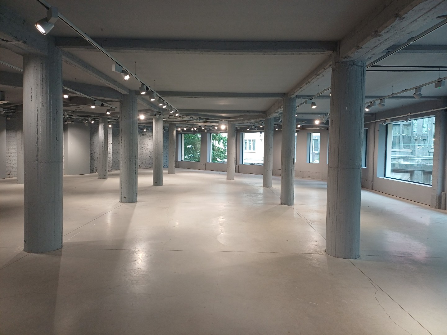 Commercial à louer à Anvers - photo 4