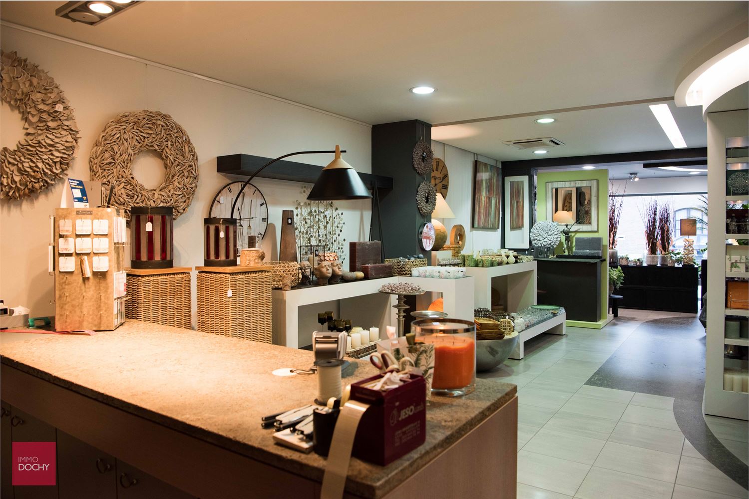 Zeer goed gelegen handelshuis met woonst en grond - foto 3