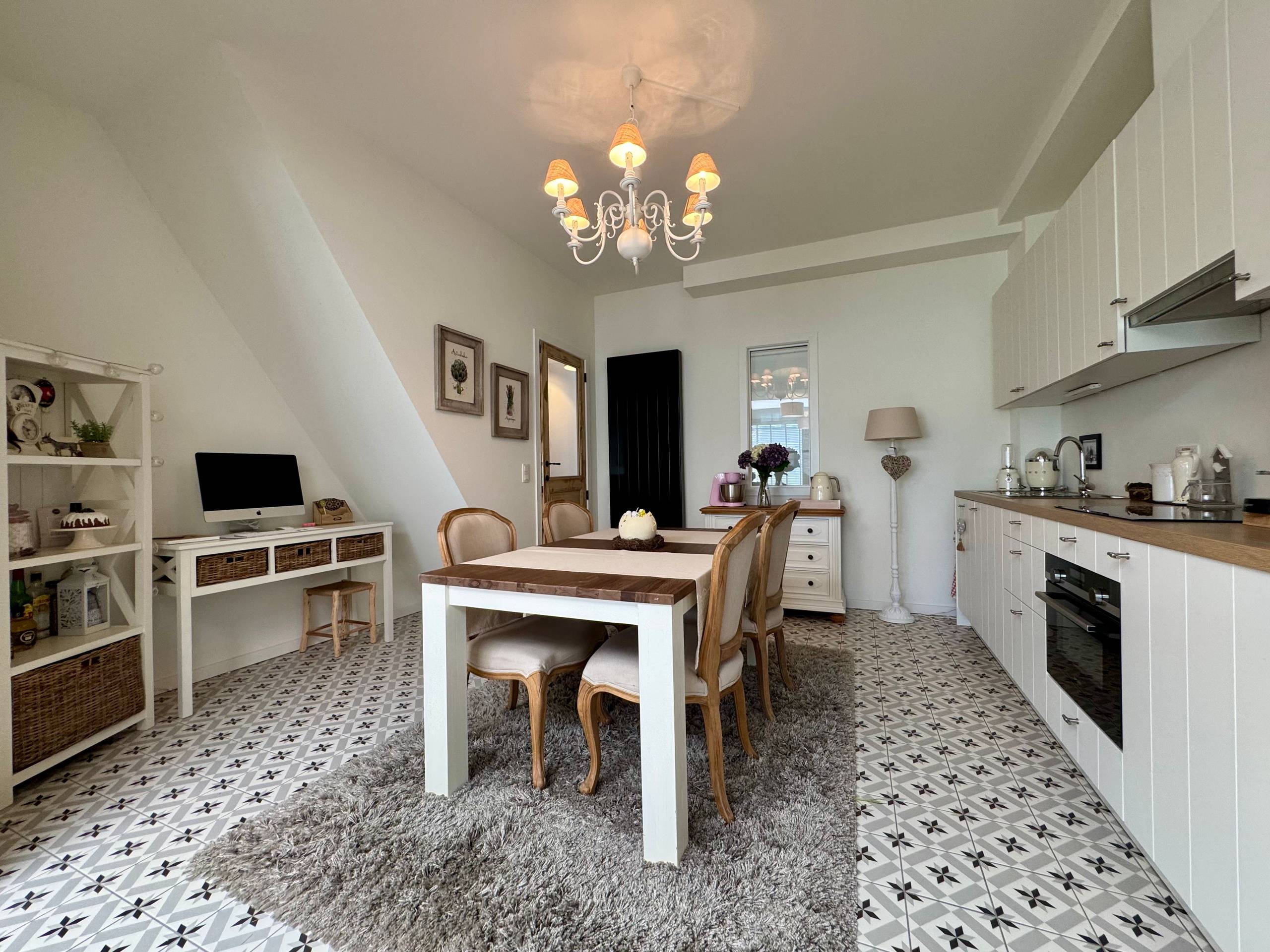 Gerenoveerde, bemeubelde woning te huur nabij het centrum van Eeklo. - foto 5