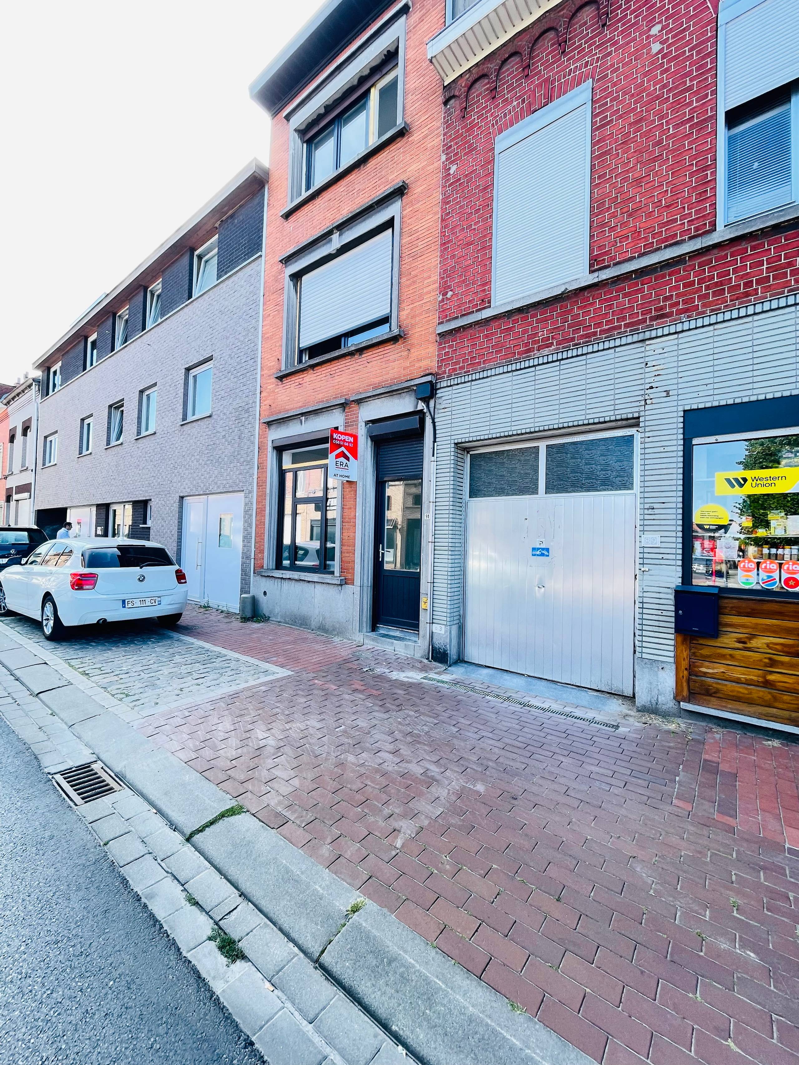 Ruime gerenoveerde woning in centrum Menen. - foto 1