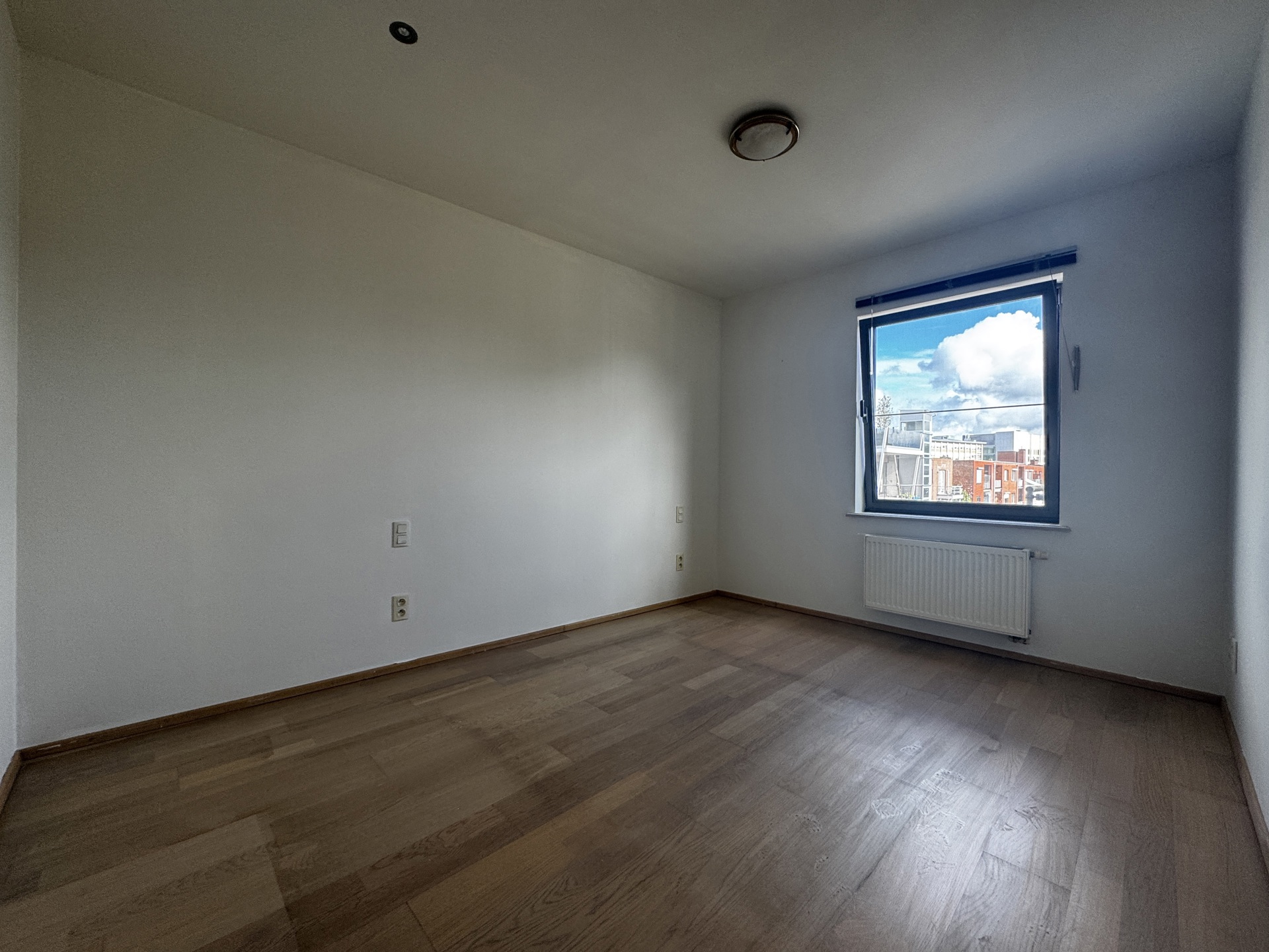 Appartement met 2 slaapkamers, terras en garage - foto 4