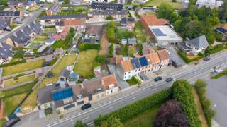 TE RENOVEREN WONING | BOUWGROND OP 767M² MET ZONGERICHTE TUIN, GARAGE EN EXTRA UITWEGBen je op zoek naar een te renoveren woning of bouwgrond met...