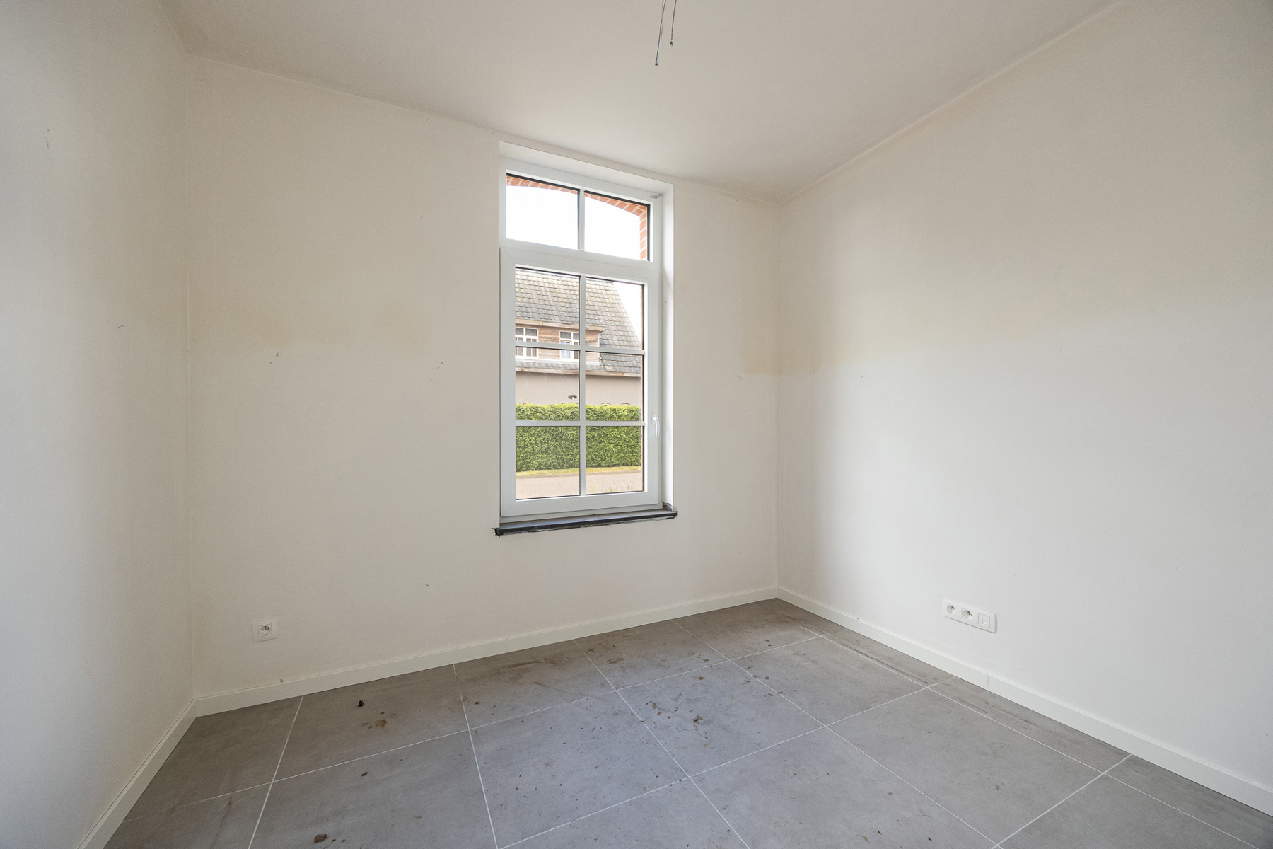 Ruime gezinswoning (ca 245 m²) met 3 slaapkamers op perceel van ca. 330 m². - foto 2