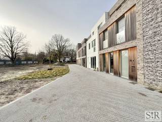 Ben je op zoek naar een moderne, energiezuinige woning op wandel- en fietsafstand van Mechelen? Dan is deze woning een absolute aanrader! Deze...
