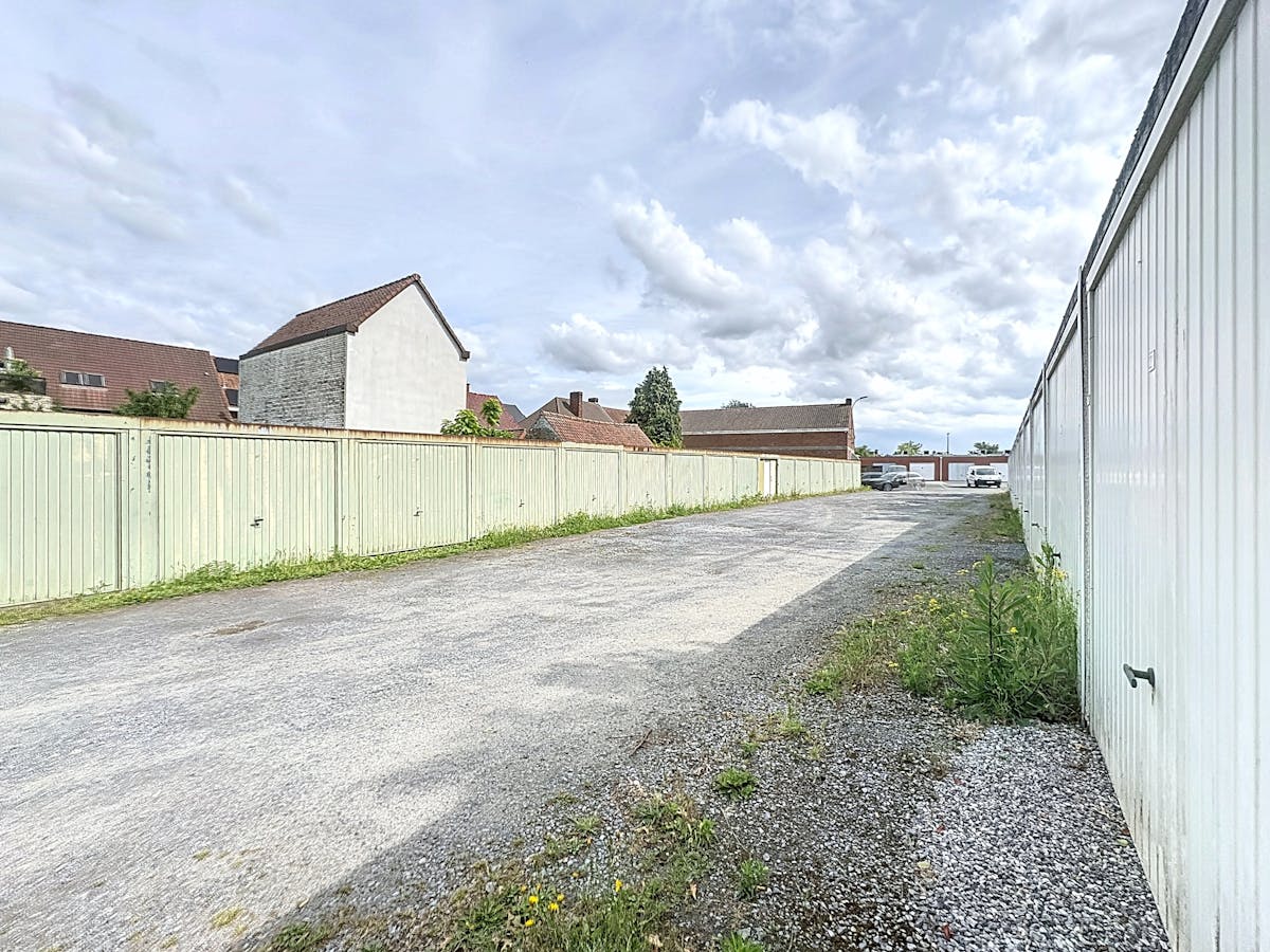 Opbrengsteigendom: garageboxen te koop in Sint-Eloois-Vijve - foto 2
