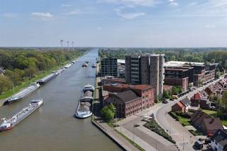 Loft exclusif d'environ 270m² avec terrasse privée d'environ 18m² dans le projet Kanaal van Axel Vervoordt Ce loft unique en duplex avec une...