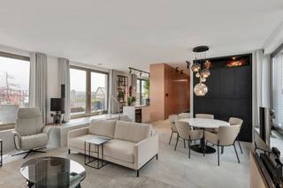 Exclusieve penthouse met waterzicht, luxe afwerking en XXL-terrassenDeze uitzonderlijke penthouse bevindt zich op een toplocatie in Antwerpen, waar...