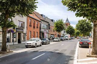 DESTELBERGEN: Woonst/ appartement met veelzijdige (handels)ruimte in de dorpskern van DestelbergenIn hartje Destelbergen, langs de...