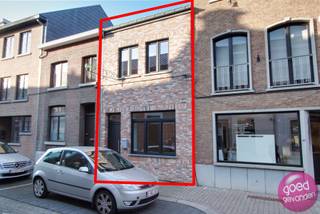CHARMANT EN INSTAPKLAAR STADSHUIS MET TERRAS EN 3 SLAAPKAMERS IN HARTJE STADIn een rustige straat, pal in het centrum van de stad en met werkelijk...