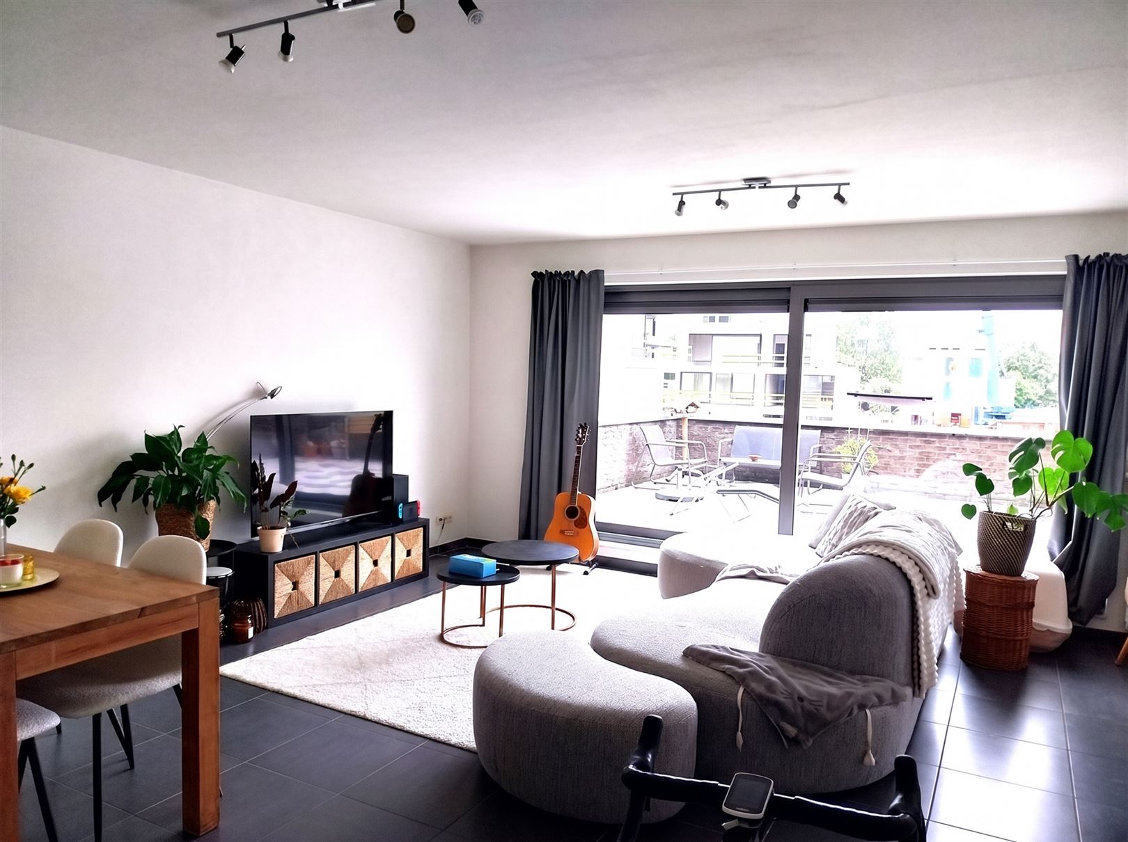 TE HUUR: Ruim appartement met 2 slaapkamers te Koersel! - foto 4