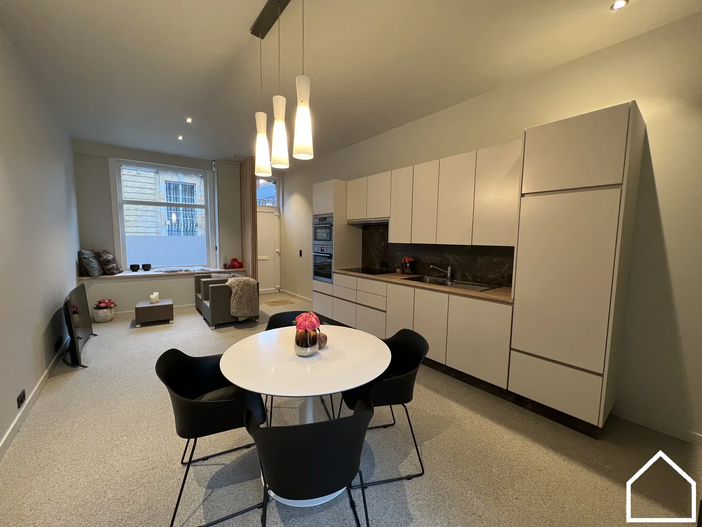 INSTAPKLARE WONING MET 3 SLAAPKAMERS, TERRAS EN AUTOSTANDPLAATS IN HET CENTRUM VAN IEPER - foto 5