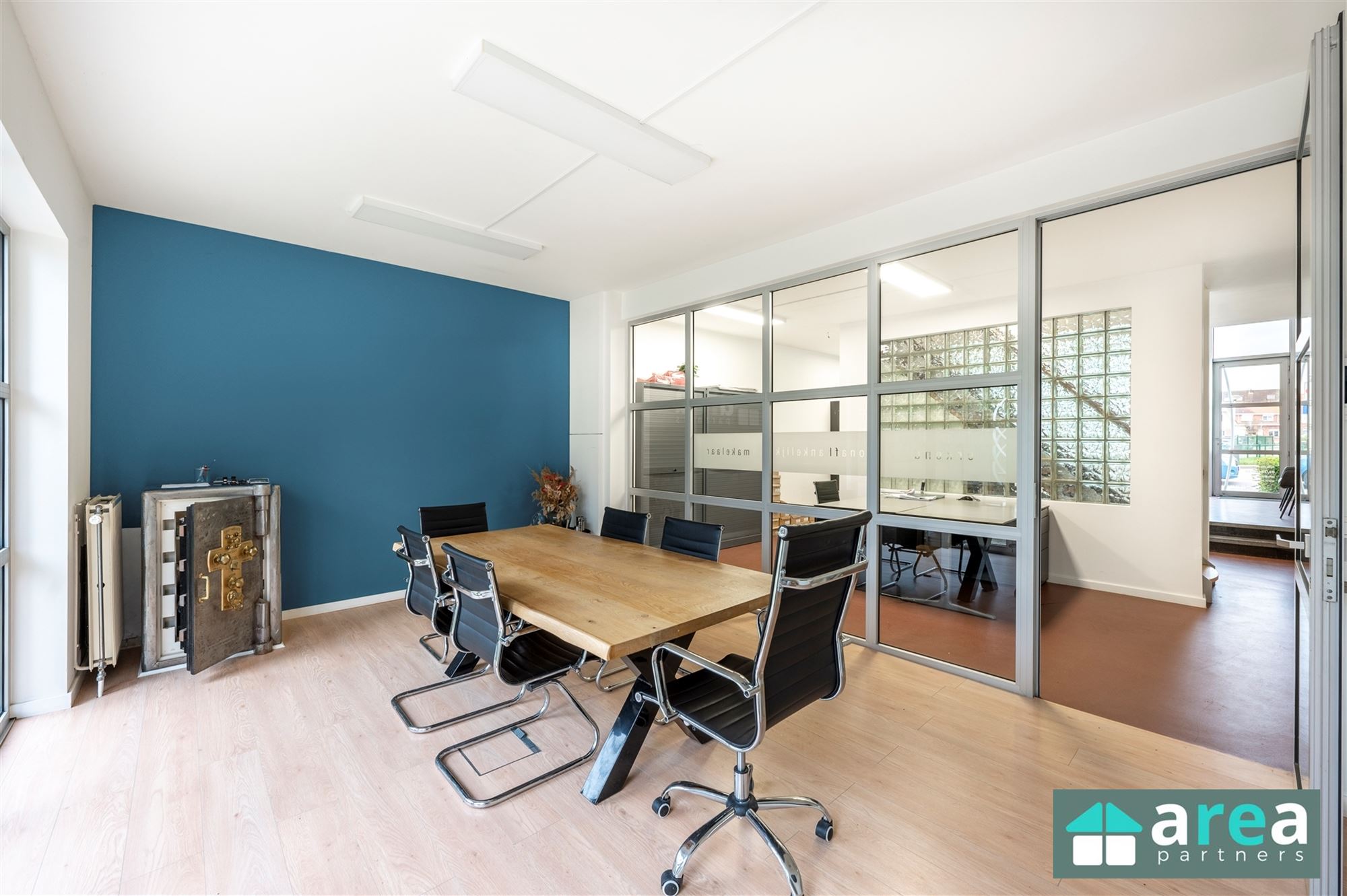 kantoorgebouw met woonst - foto 4