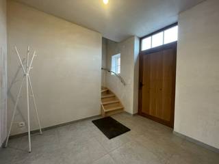 Deze afgewerkte (gesloten) nieuwbouw woning is gelegen in een verkaveling te Astene (Vlakbij Deinze) en vlot bereikbaar via de...