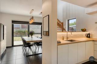 In een doodlopende straat in het rustige en groene Itegem vind je deze recente woning met verrassend veel ruimte en potentieel. Dankzij de...