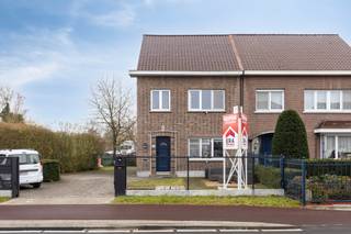 Te koop: gezellige halfopen bebouwing in Duffel met vlotte verbinding naar invalswegenDeze charmante woning uit 1952 combineert karakter met...