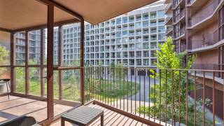 Stijlvolle 1 slaapkamer appartement op het eerste verdieping in het prestigieuze 'Huis aan de Kade' in Nieuw Zuid.Ontworpen door Robbrecht & Daem,...