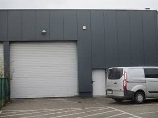 Polyvalent magazijn 219m² te huur op strategische locatie aan de Noorderlaan.-klein kantoortje in de 219m² unit-mogelijk in te bouwen in grotere...