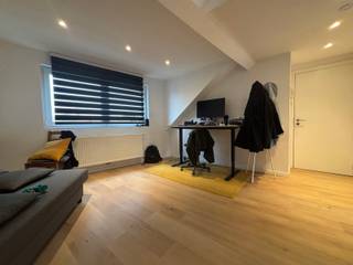 Aan de Leuvense stadsrand, op de Erasme Ruelensvest, bevindt zich dit gezellige flatje. De unit is gelegen op de derde verdieping van een...