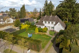 Karaktervolle woning op ruim perceel van 27 are te Oud-TurnhoutDeze charmante woning biedt de ideale combinatie van ruimte en comfort. Het huis is...
