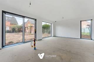 Volledig afgewerkte en energiezuinige nieuwbouwwoning op perceel van 4are84ca te Schaffen. Foto's van huidige toestand dewelke in de komende periode...