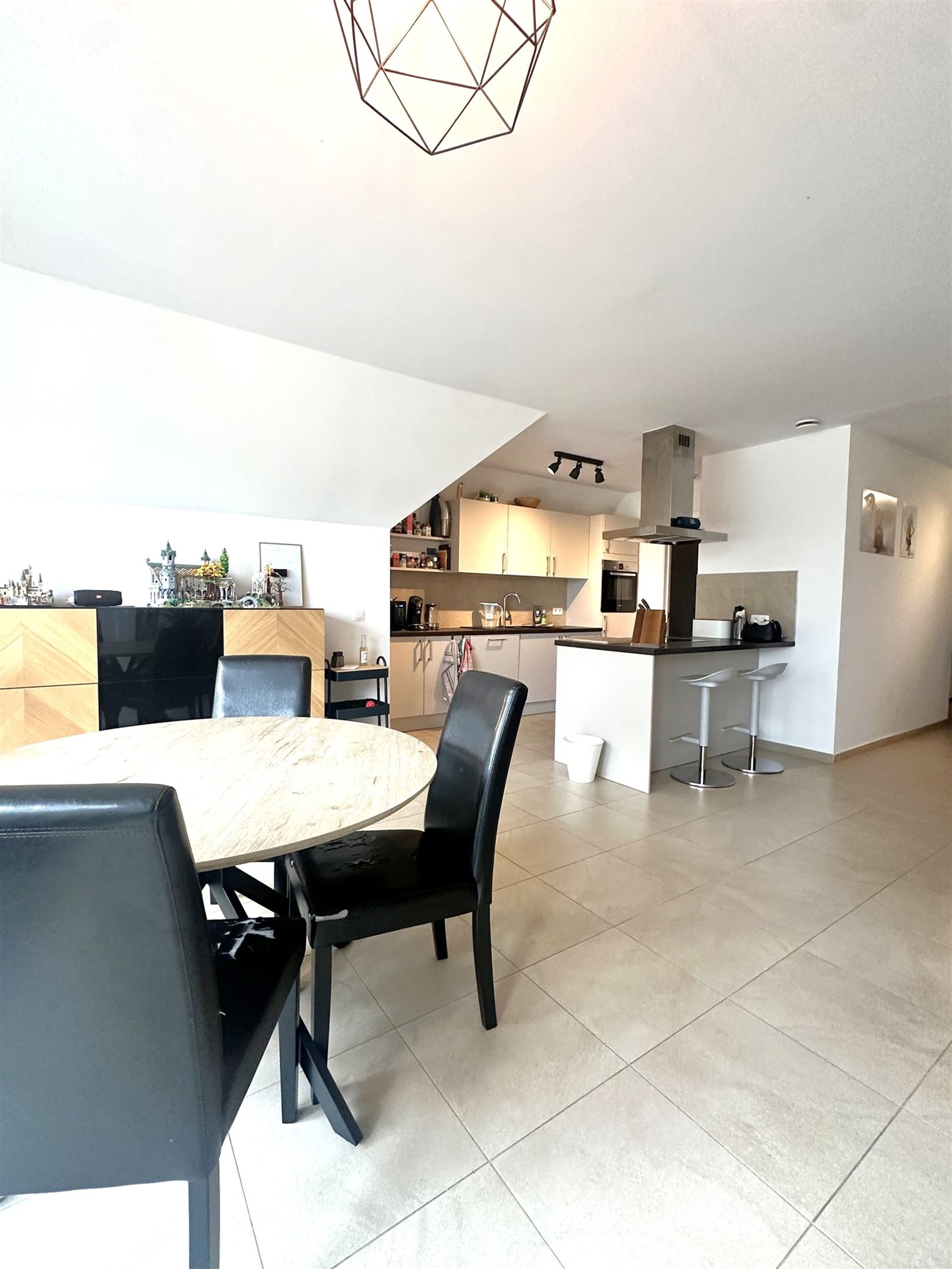 Recent en energiezuinig appartement met 3 slaapkamers, terras en private parkeerplaats in Grembergen - foto 4