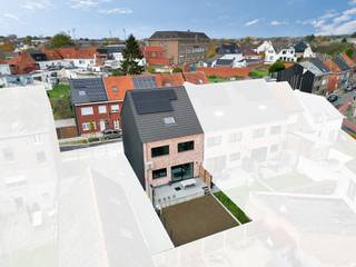 Voor meer info of een bezoek, bel 053 59 49 34 - Op een gunstige locatie te Denderleeuw, bevindt zich deze nieuwbouwwoning dewelke te koop...