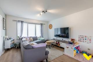 Sfeervolle halfopen gezinswoning met vier slaapkamers in een kindvriendelijke buurt.Ontdek dit charmante gezinswoning, gelegen in een rustige en...