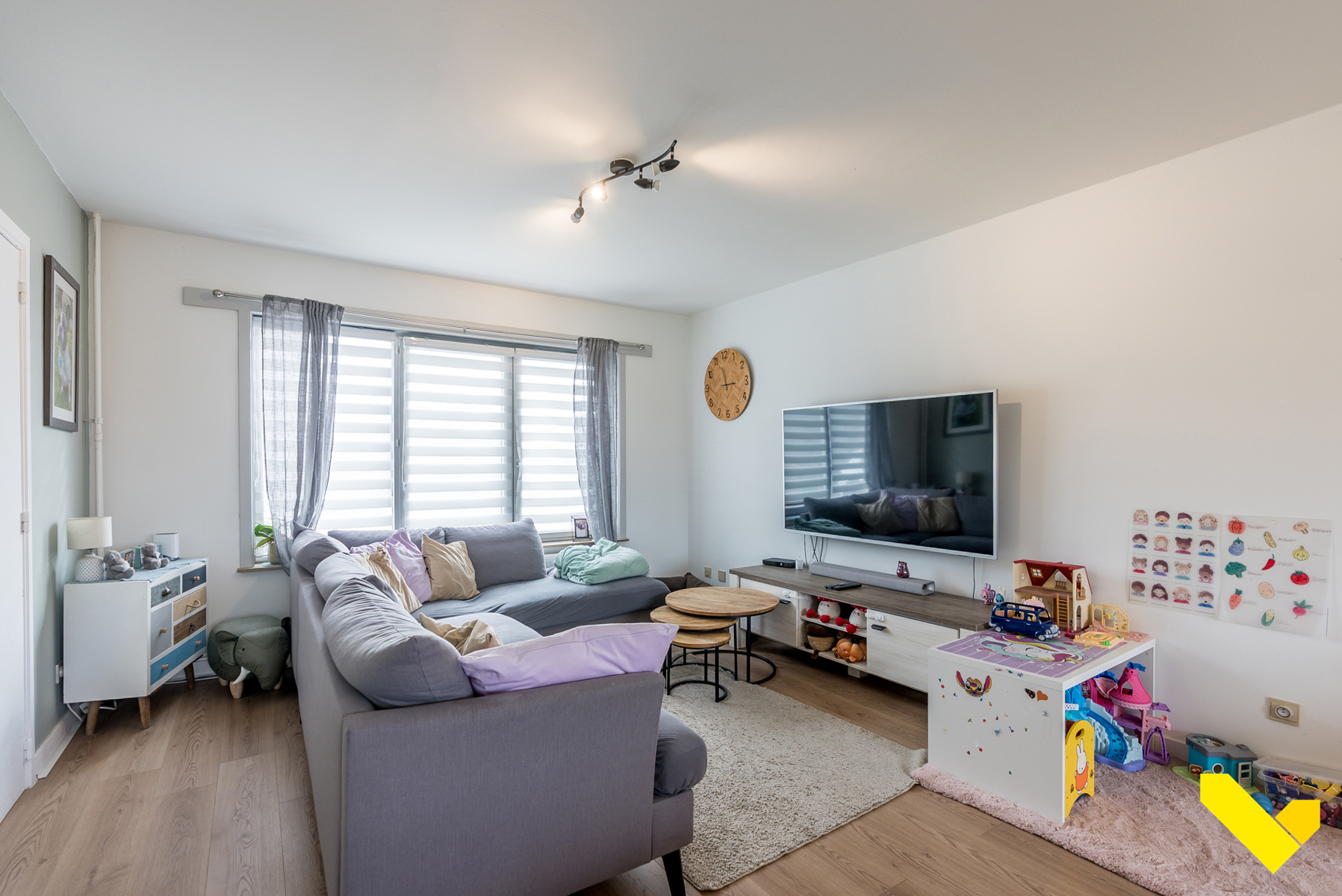 Sfeervolle halfopen gezinswoning met vier slaapkamers in een kindvriendelijke buurt. - foto 2