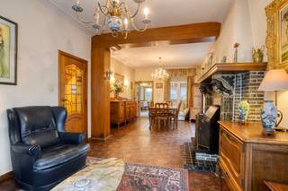 Bénéficiant d’une excellente situation à Merchtem, au 91 Sint Janstraat, cette maison trois façades se trouve à proximité immédiate du parc...